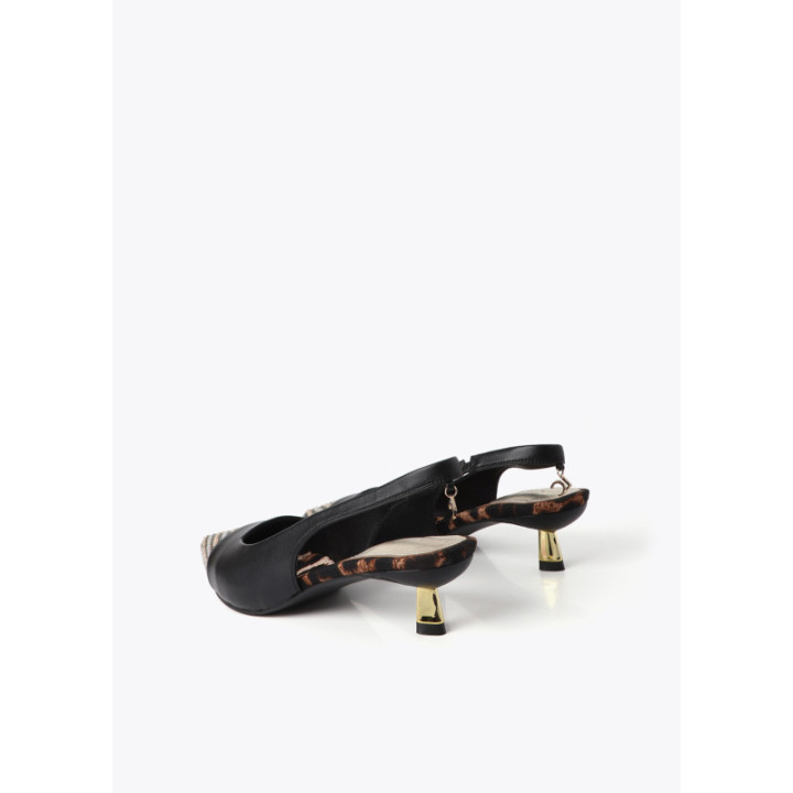 Zapato tacón destalonado con tachas