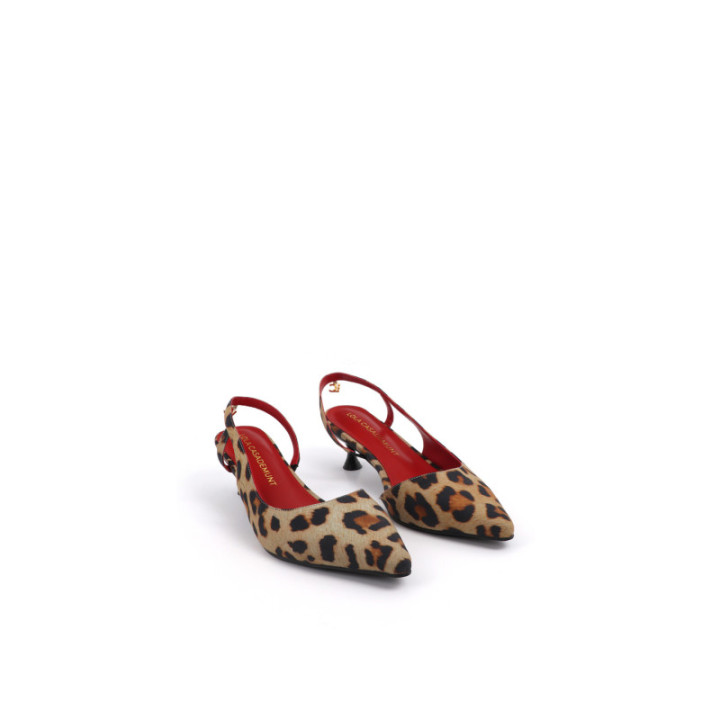 Zapato tacón con escote en estampado leopardo