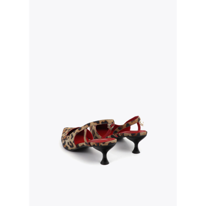Zapato tacón con escote en estampado leopardo