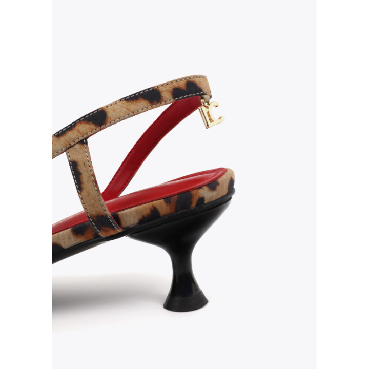 Zapato tacón con escote en estampado leopardo